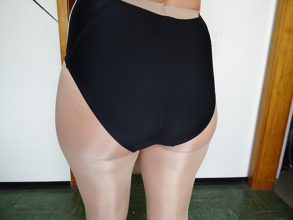 10P Non nude swimsuit