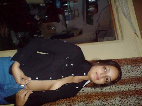 9P Pakistani Lahore Girl Saima With Her BF