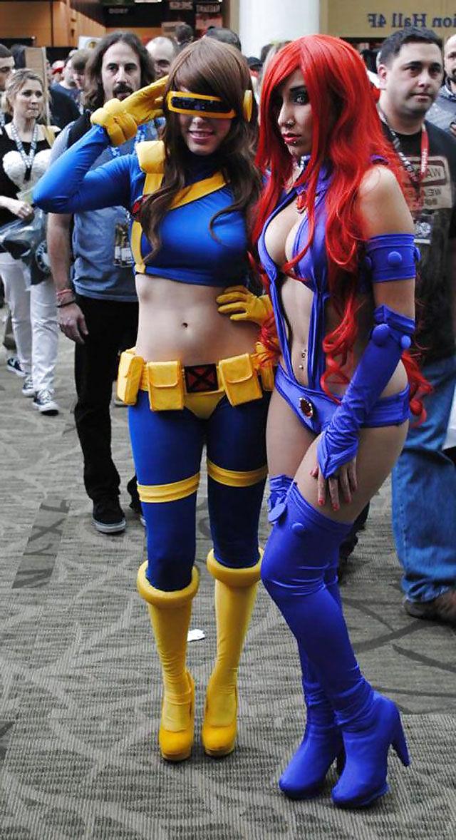 25P Sexy Cosplay!