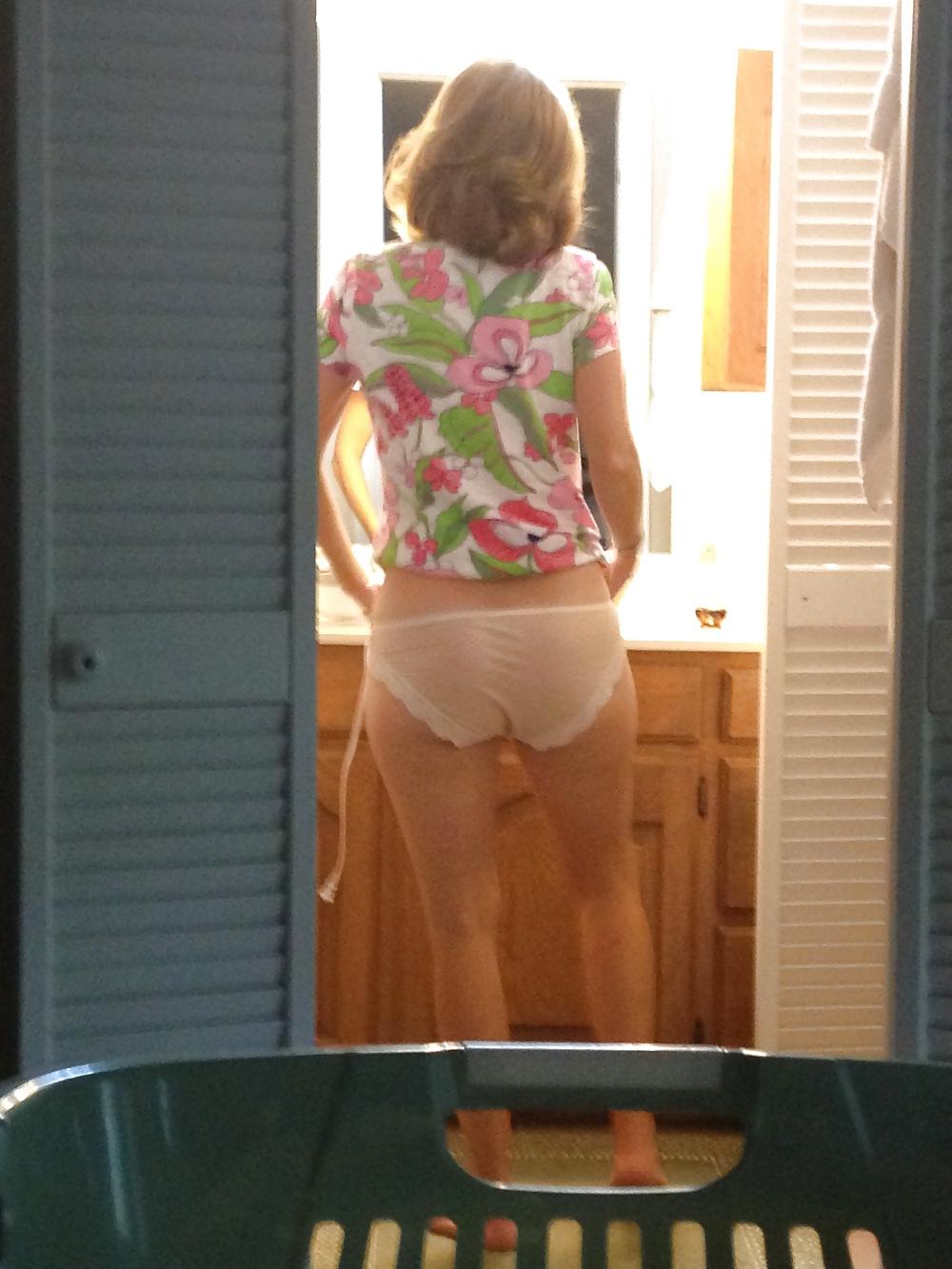 25P Spying Wife Dressing