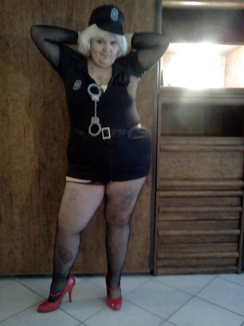 25P Naughty milf wife likes to dress slutty ..