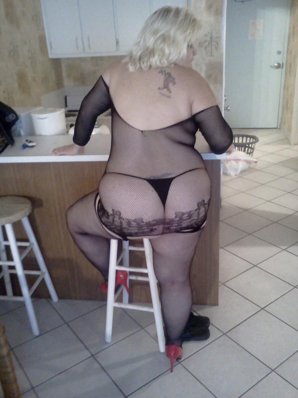 25P Naughty milf wife likes to dress slutty ..