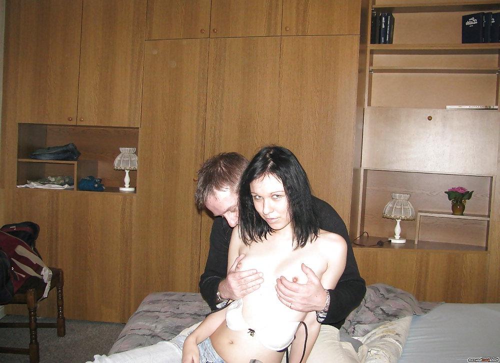 11P Teenage amateur gf posing and sucking dick