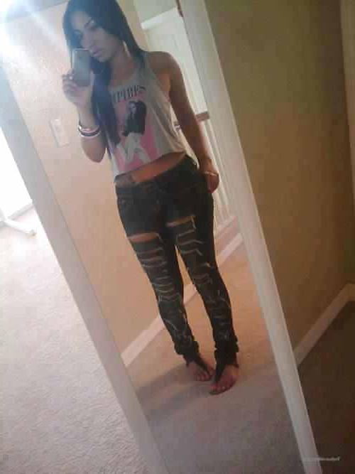 22P Latina with hot body. leave dirty comments