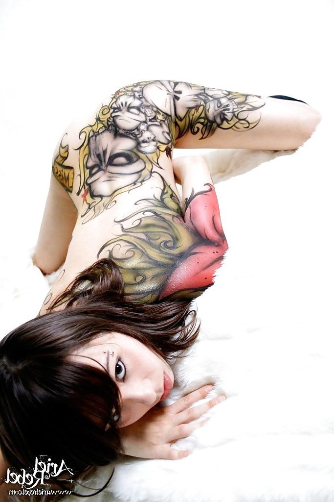 15P Ariel. body painting