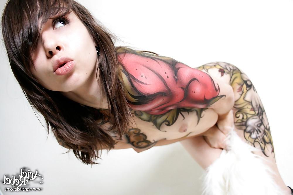 15P Ariel. body painting