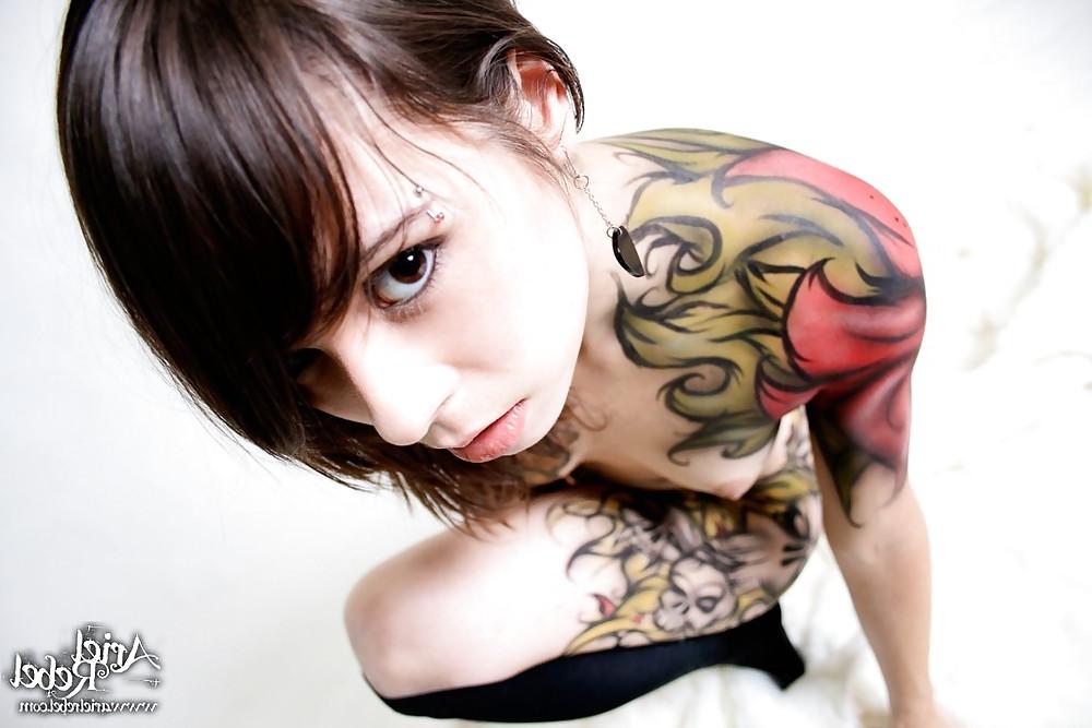 15P Ariel. body painting