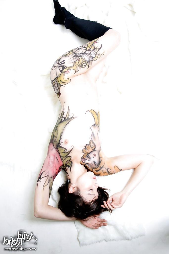 15P Ariel. body painting
