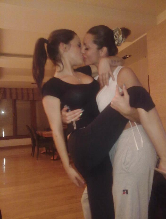 25P SERBIAN GIRLS