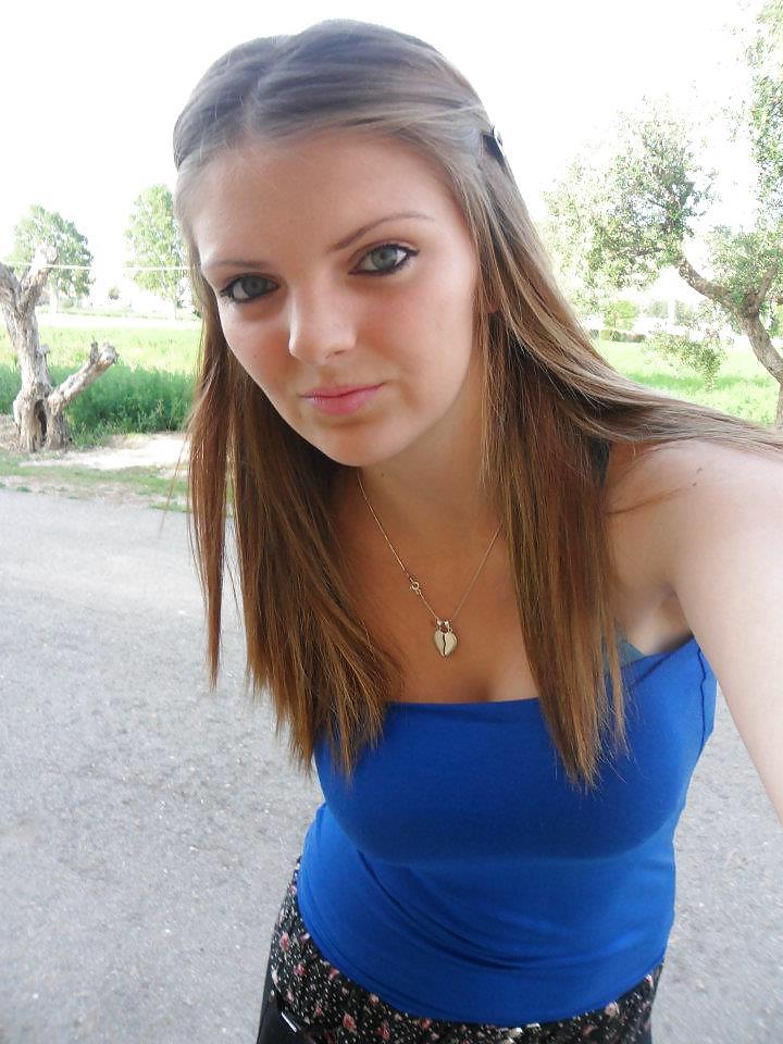 25P BUSTY TEEN IN LOVE WITH HER TITS