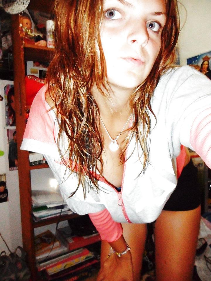 25P BUSTY TEEN IN LOVE WITH HER TITS