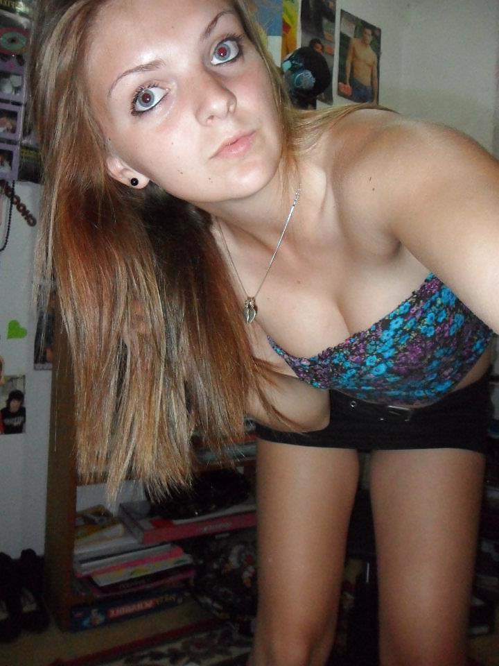 25P BUSTY TEEN IN LOVE WITH HER TITS