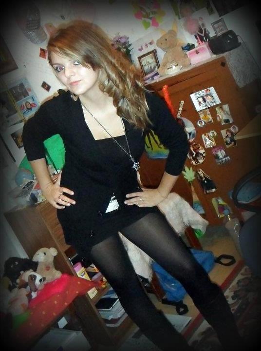 25P BUSTY TEEN IN LOVE WITH HER TITS
