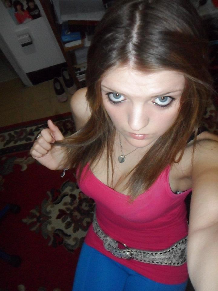 25P BUSTY TEEN IN LOVE WITH HER TITS