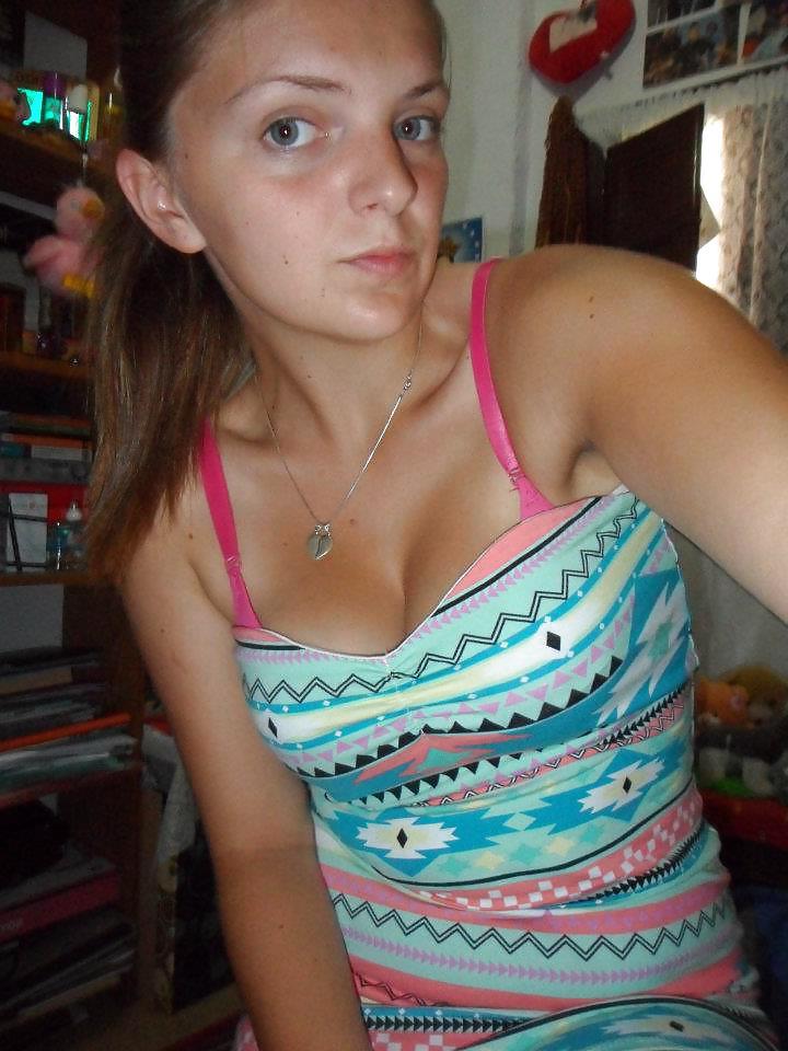 25P BUSTY TEEN IN LOVE WITH HER TITS