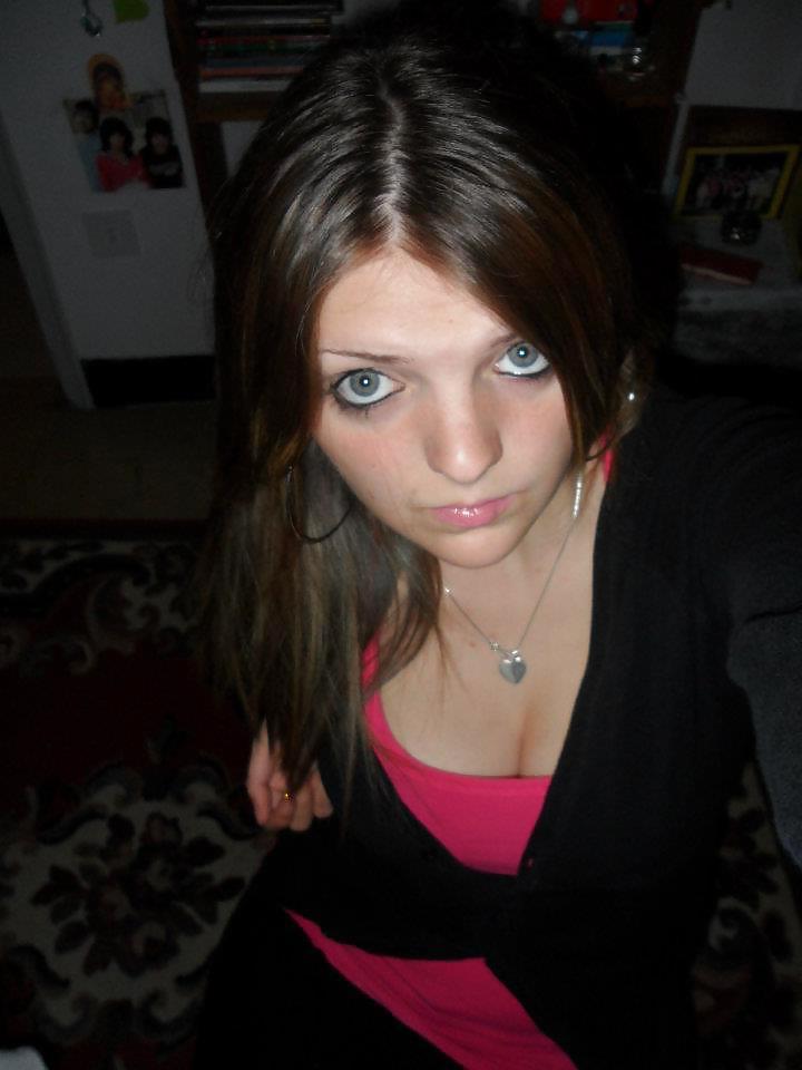 25P BUSTY TEEN IN LOVE WITH HER TITS