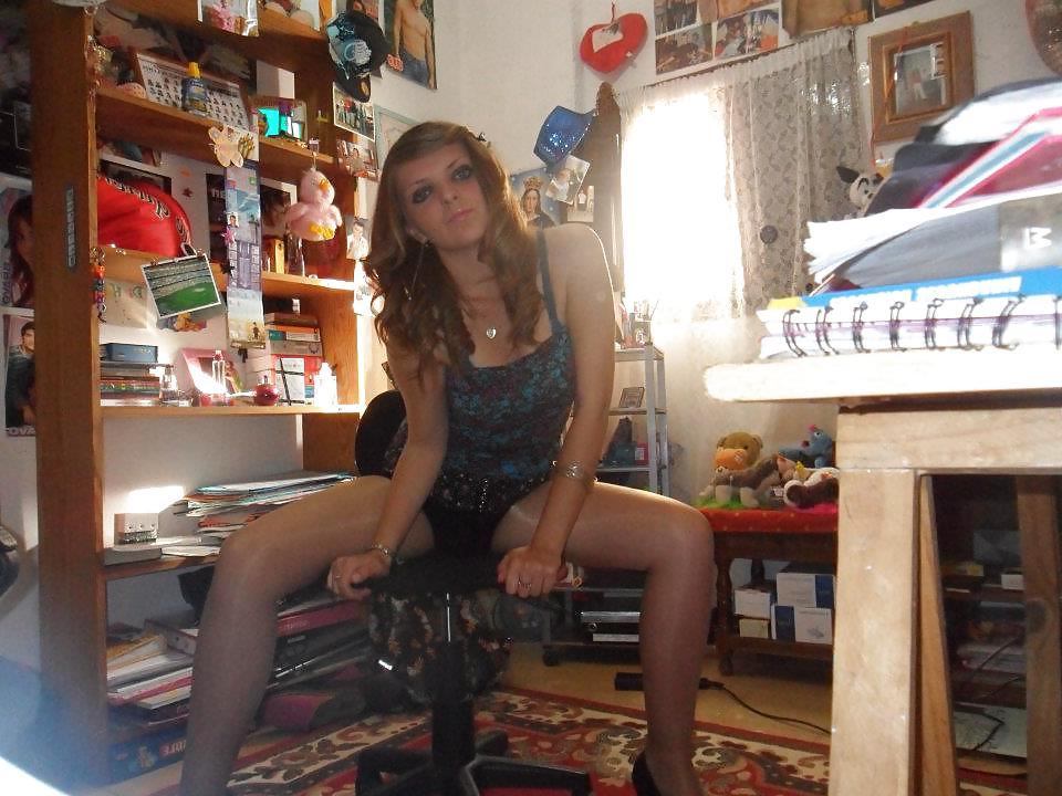 25P BUSTY TEEN IN LOVE WITH HER TITS