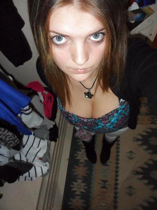 25P BUSTY TEEN IN LOVE WITH HER TITS