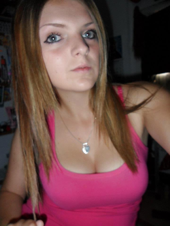25P BUSTY TEEN IN LOVE WITH HER TITS