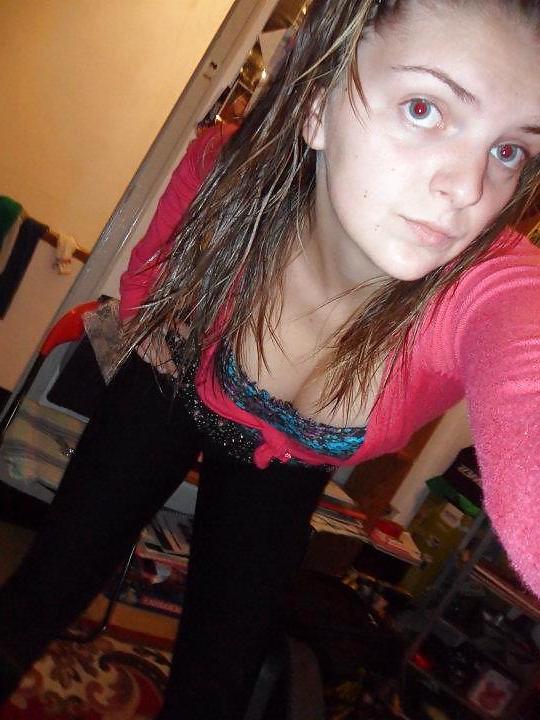 25P BUSTY TEEN IN LOVE WITH HER TITS