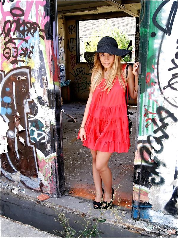 25P French Bloggers Mode with sexy legs 34