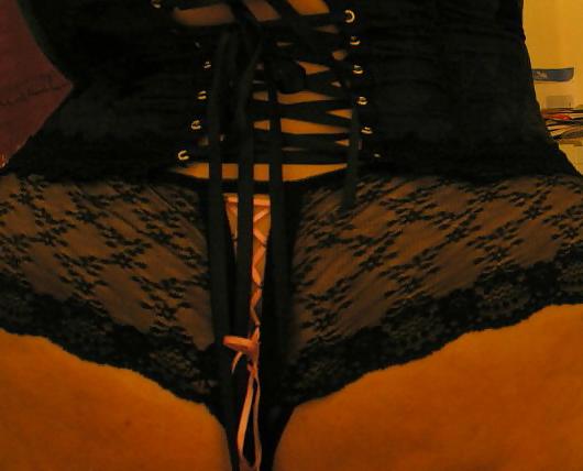 8P Black Corset