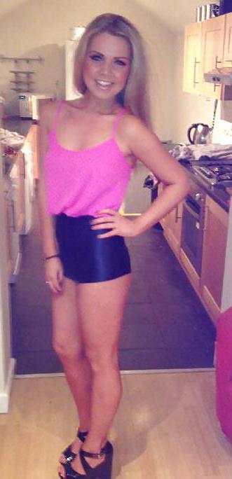 25P Sluts in little hotpants! 5