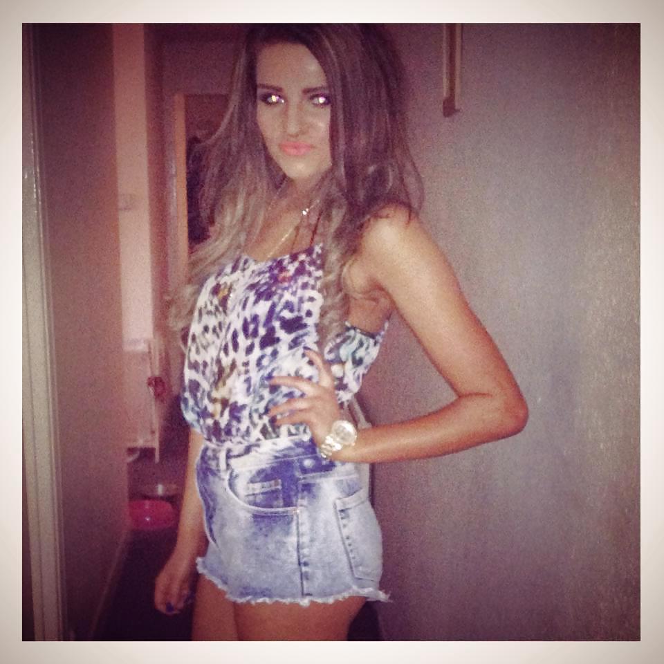 25P Sluts in little hotpants! 5