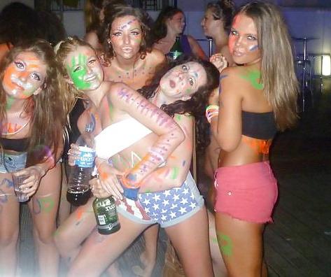 25P Sluts in little hotpants! 5
