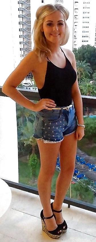 25P Sluts in little hotpants! 5