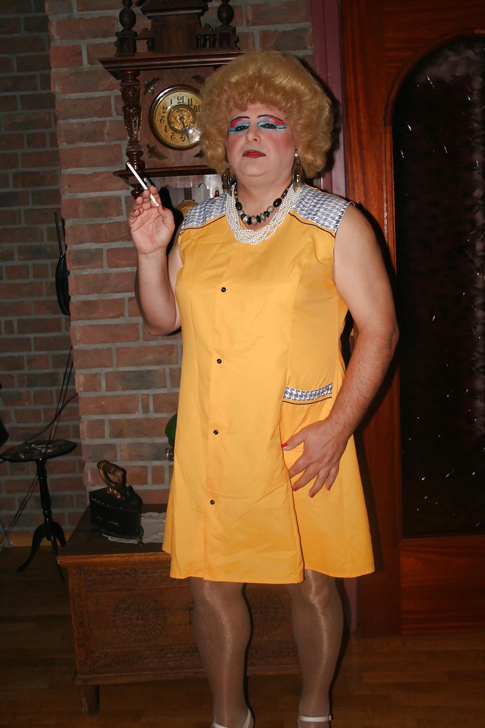 10P Wilma in apron dress