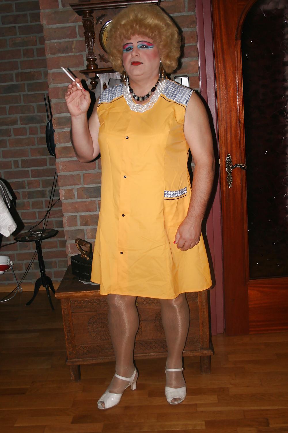 10P Wilma in apron dress