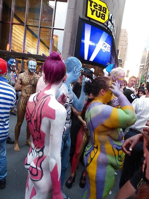 9P I  LOVE NEW YORK  PART 2 !!  Body Painting in Times Square 