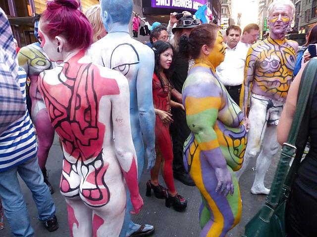 9P I  LOVE NEW YORK  PART 2 !!  Body Painting in Times Square 