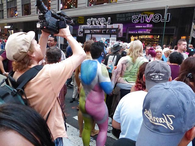 9P I  LOVE NEW YORK  PART 2 !!  Body Painting in Times Square 