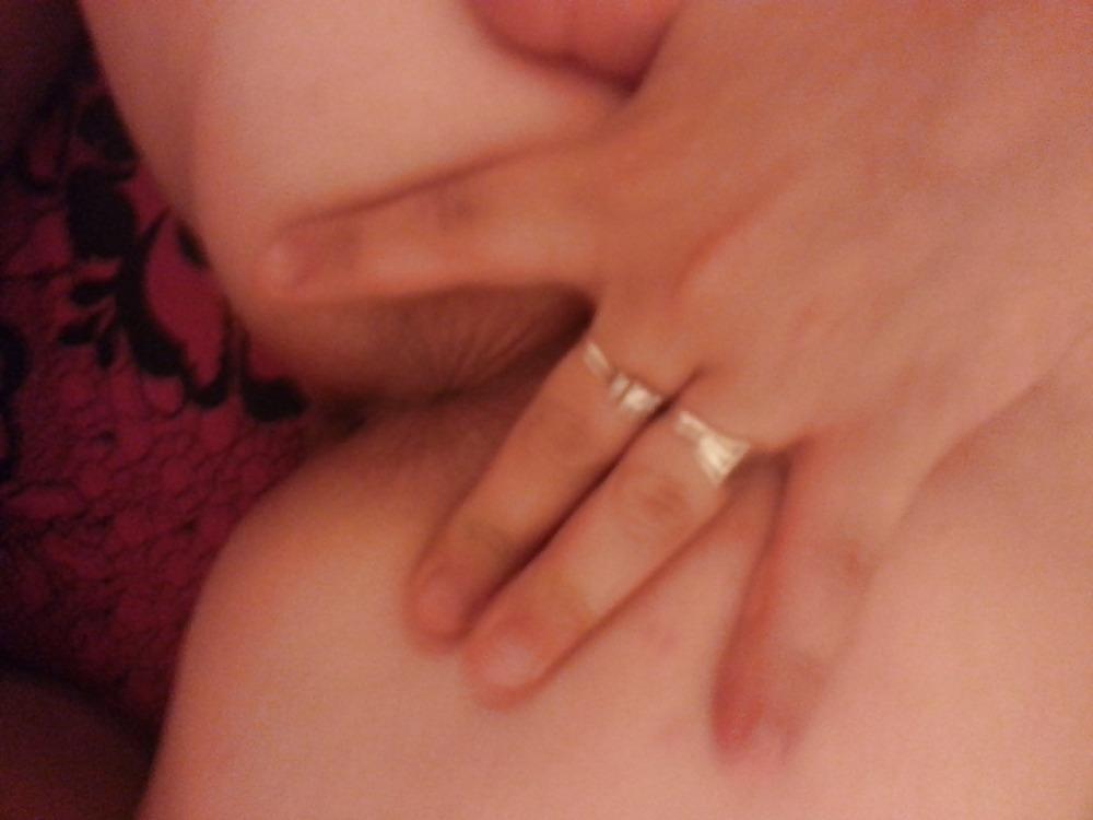13P Alesha posing and fucking her dildo.. lots of cum!