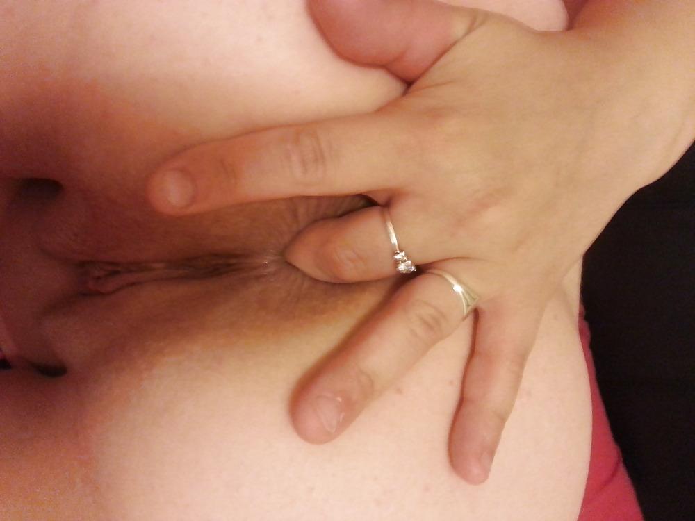 13P Alesha posing and fucking her dildo.. lots of cum!