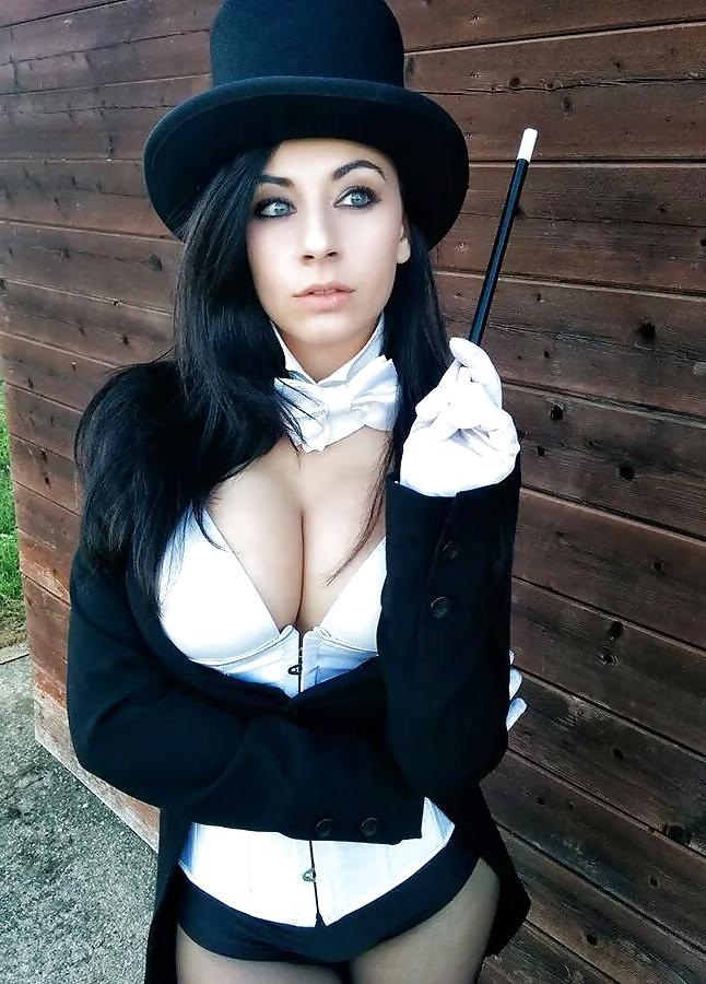 25P Cosplay Babes