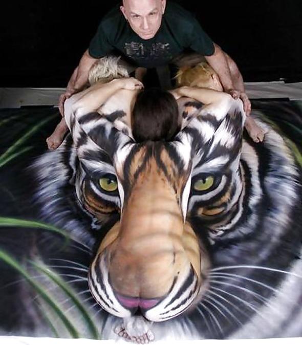 25P Body Painting Photo Gallery