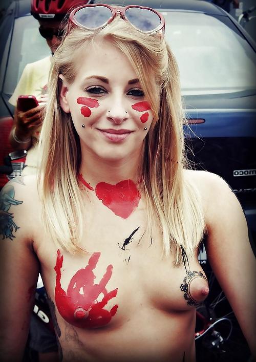 25P Hot Girls With Body Paint