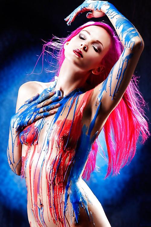 25P Hot Girls With Body Paint