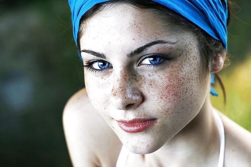 16P Cute freckled faces