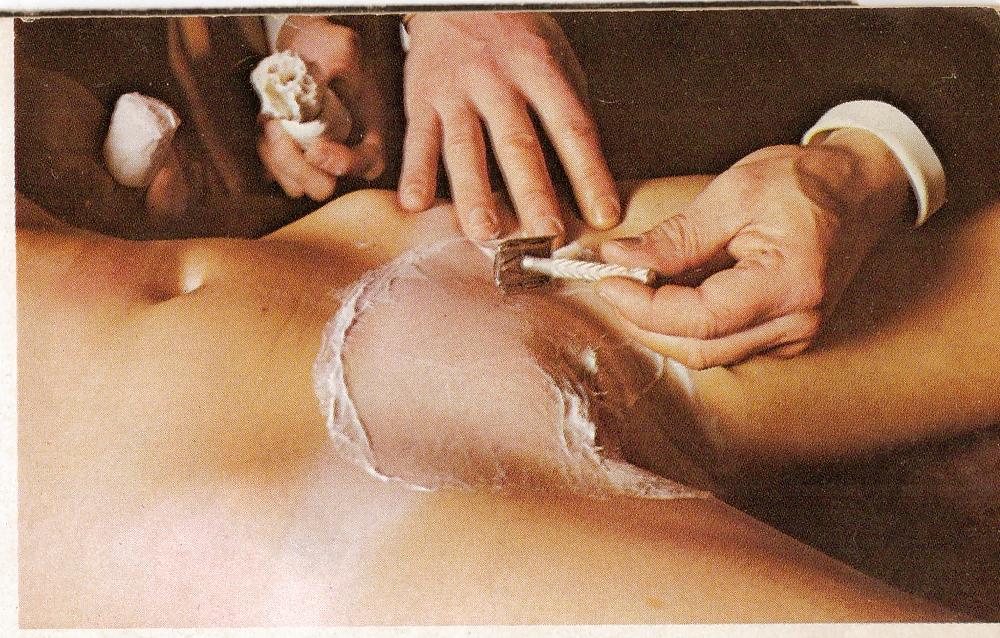8P Hustler March 1976 - Bare Beaver