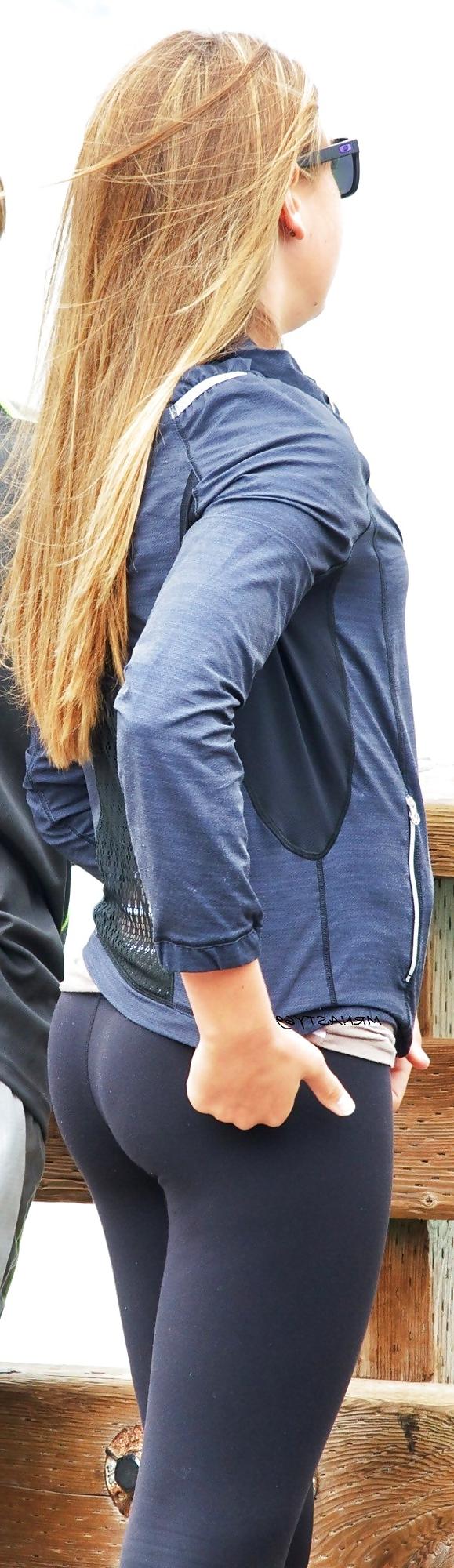 24P Hot Blonde: Nice Sexy Ass In Blue Leggings In Public