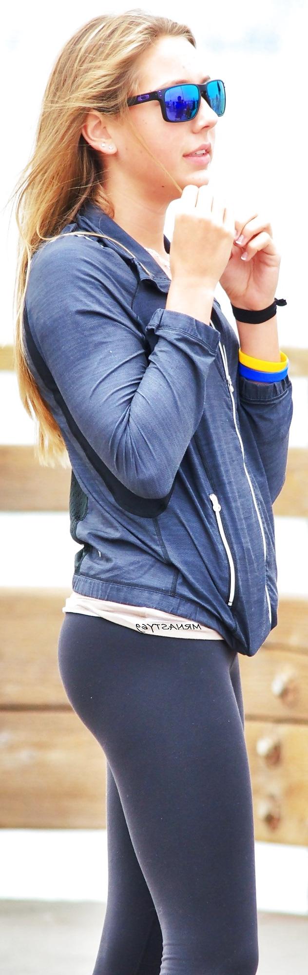 24P Hot Blonde: Nice Sexy Ass In Blue Leggings In Public