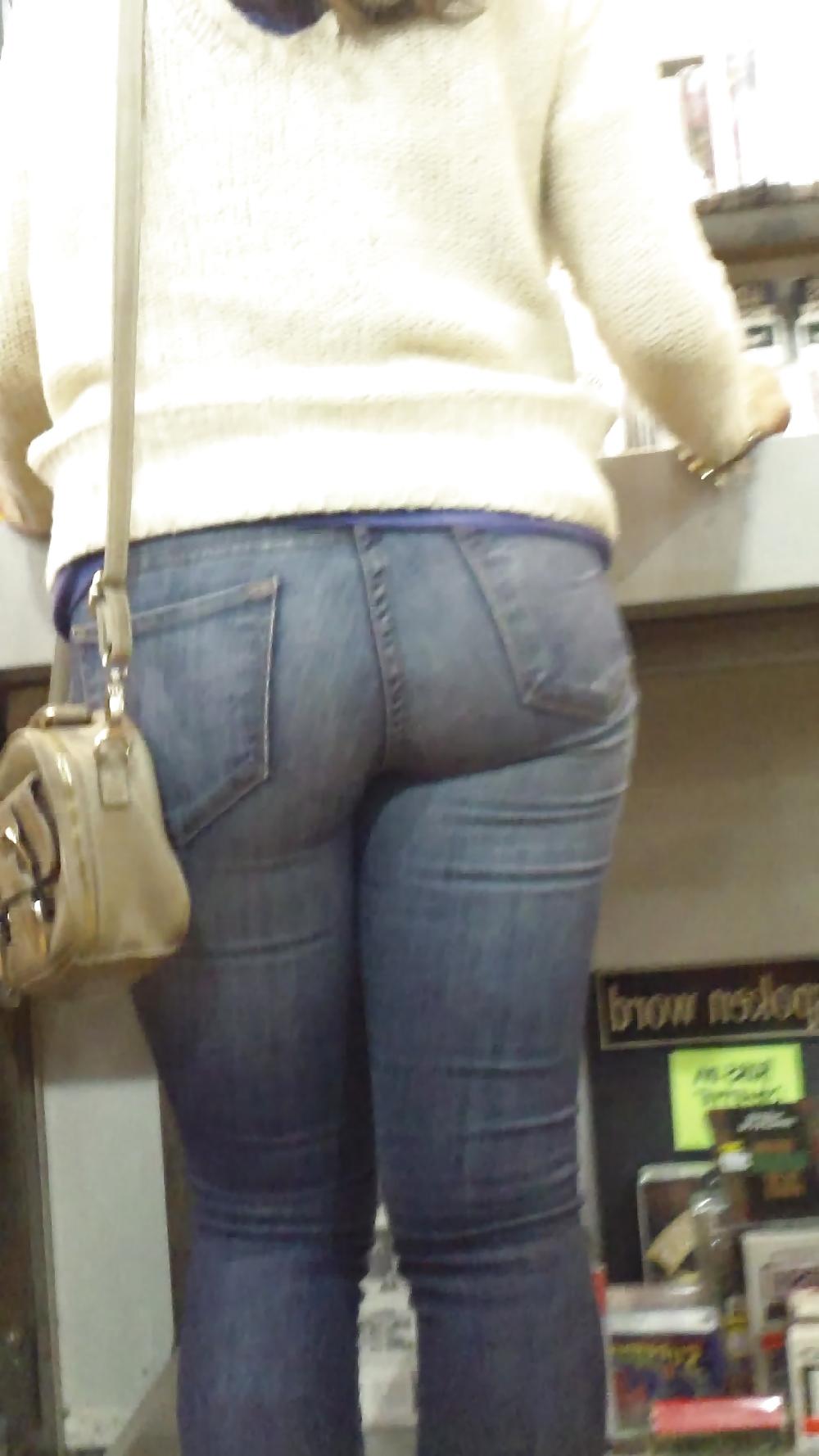 22P Smooth teen ass & butt in blue jeans