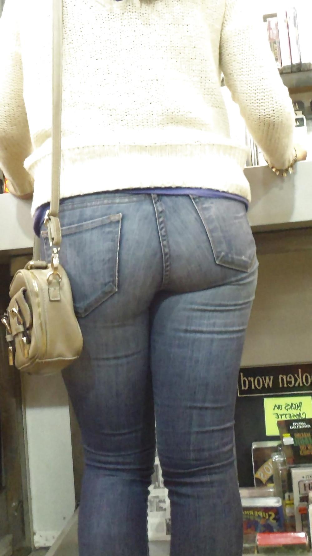 22P Smooth teen ass & butt in blue jeans