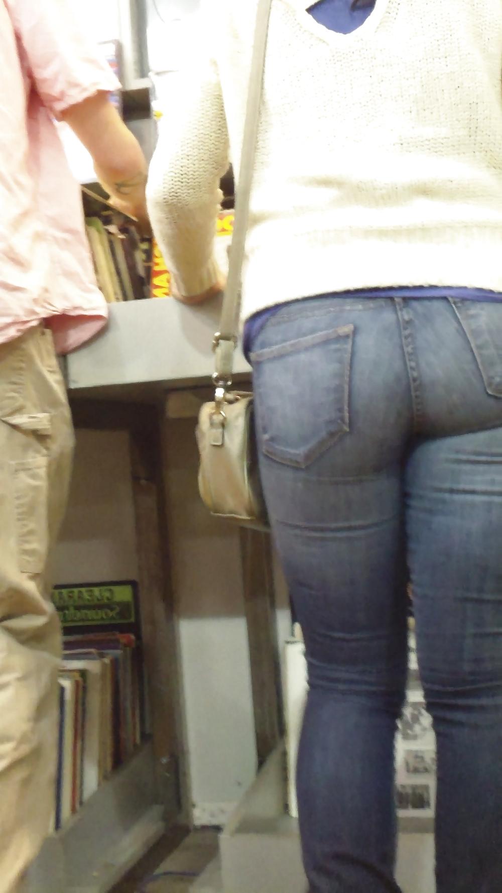 22P Smooth teen ass & butt in blue jeans
