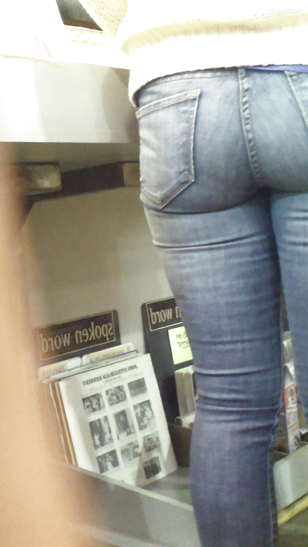 22P Smooth teen ass & butt in blue jeans
