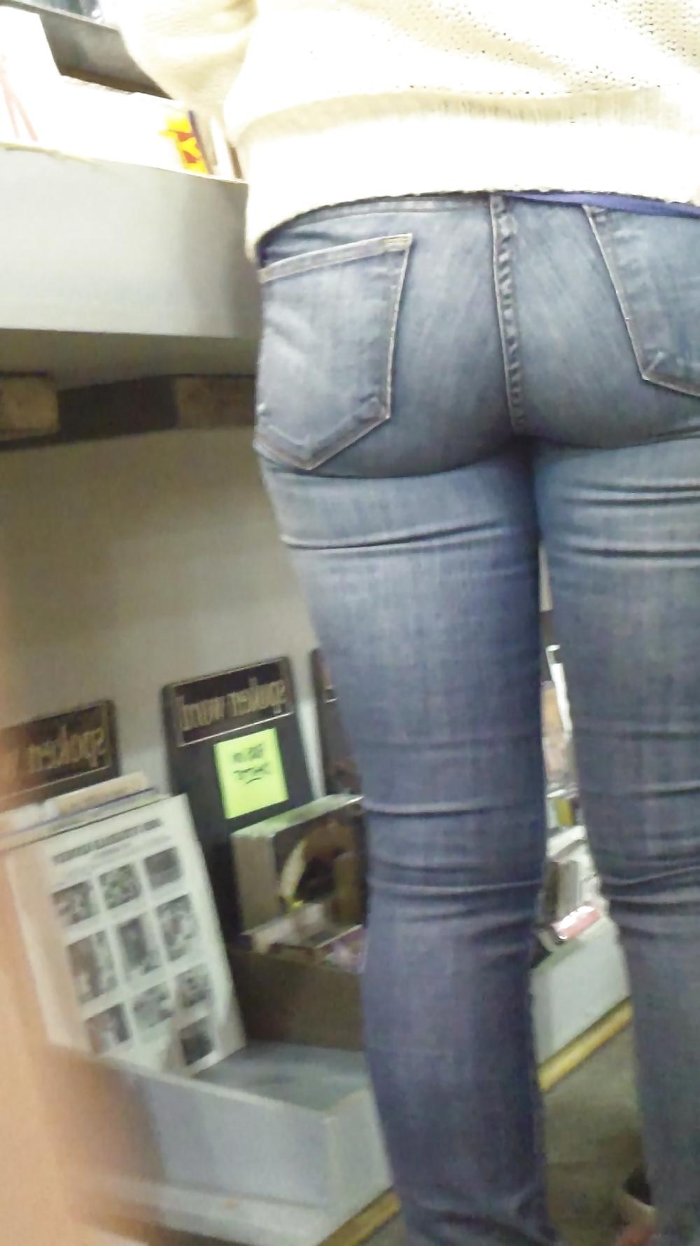 22P Smooth teen ass & butt in blue jeans